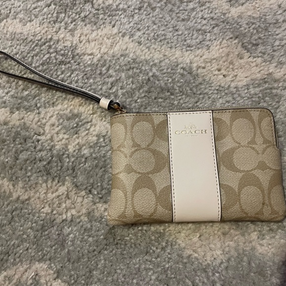 Brand New Coach Wristlet in Box - Picture 1 of 4
